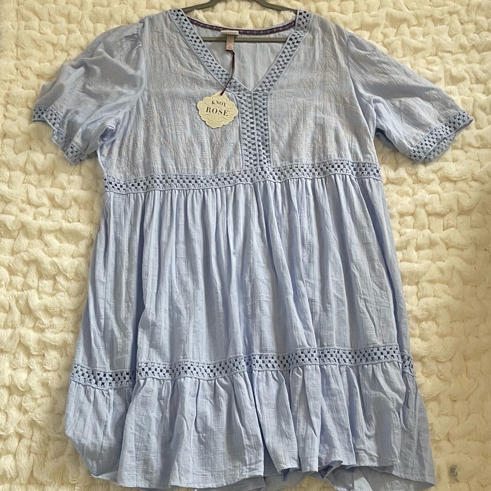 NWT Knox Rose Periwinkle midi dress. Beautiful embroidered detail on front.